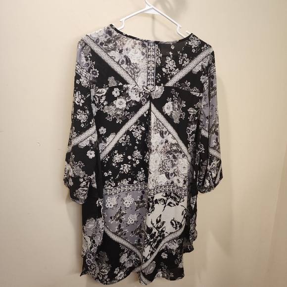 Roz & Ali Plus size Black And White Short Sleeves Tunic 1X - Picture 2 of 13